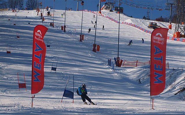 Bowflag'i dla szkoły jazdy na nartach Flagi na stok narciarski